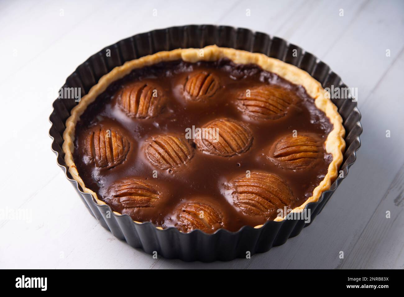 Crostata di pera con caramello e mascarpone Foto Stock