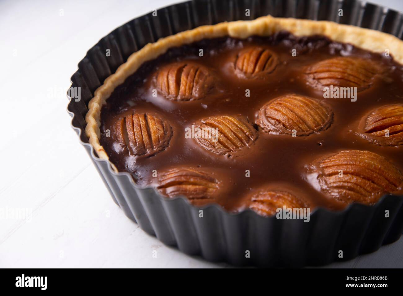 Crostata di pera con caramello e mascarpone Foto Stock