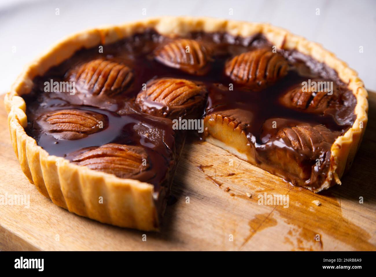 Crostata di pera con caramello e mascarpone Foto Stock