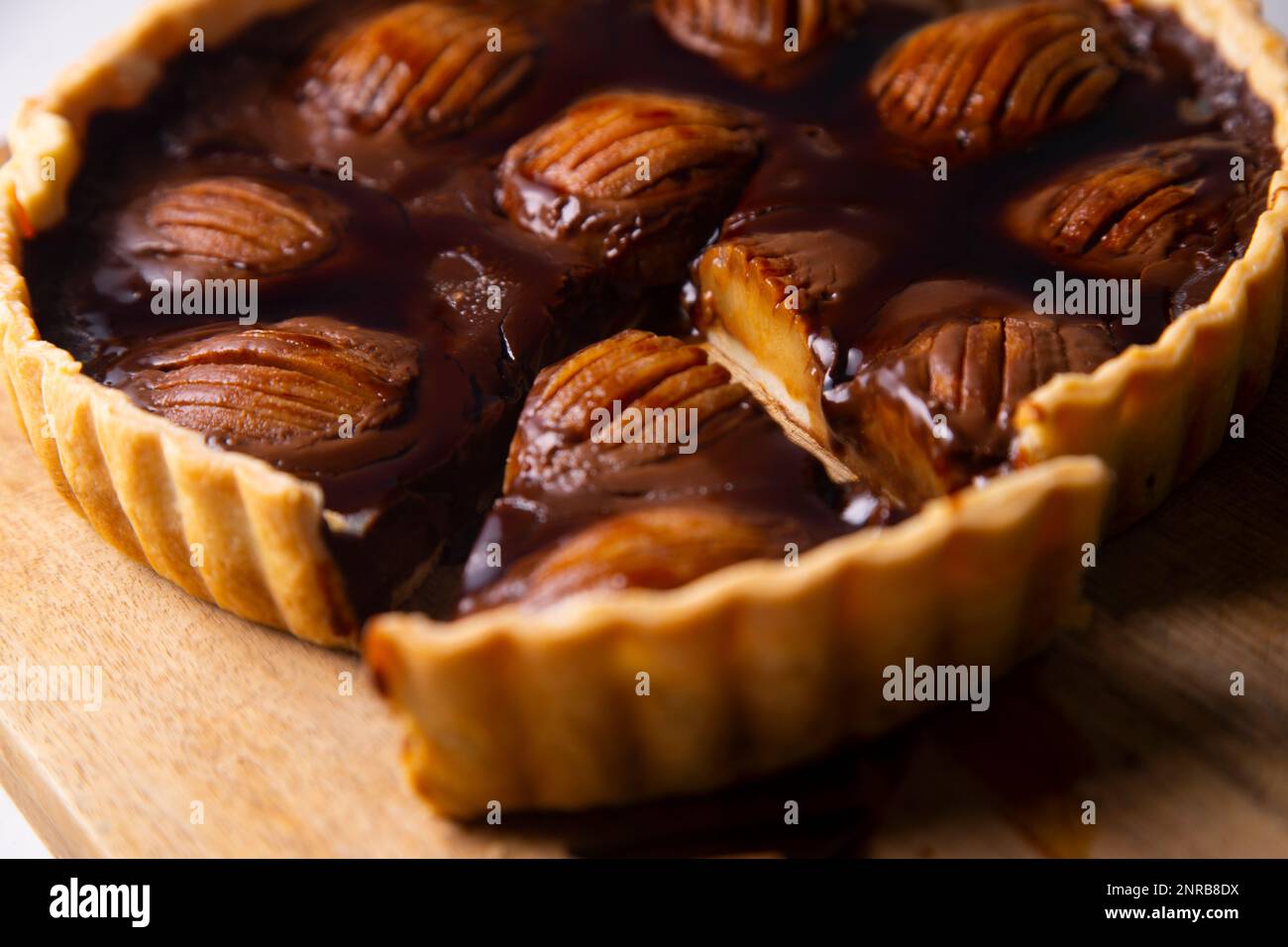 Crostata di pera con caramello e mascarpone Foto Stock