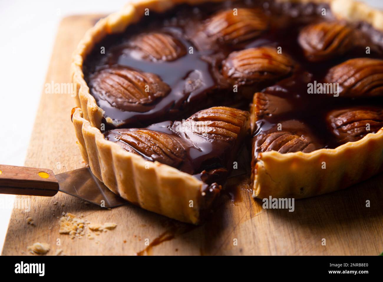 Crostata di pera con caramello e mascarpone Foto Stock