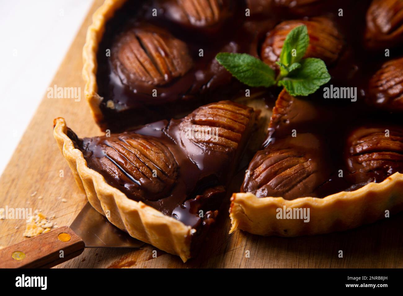 Crostata di pera con caramello e mascarpone Foto Stock