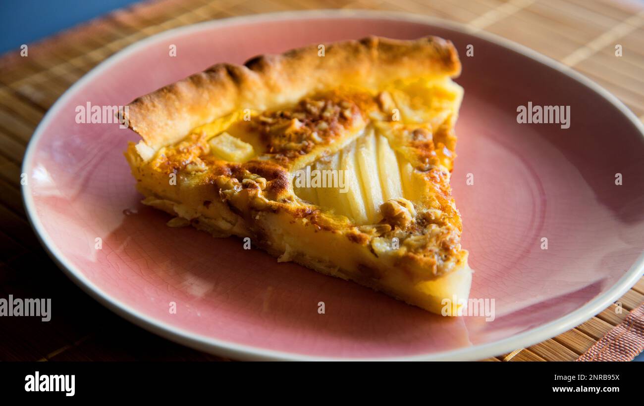 Crostata di pera con caramello e mascarpone Foto Stock