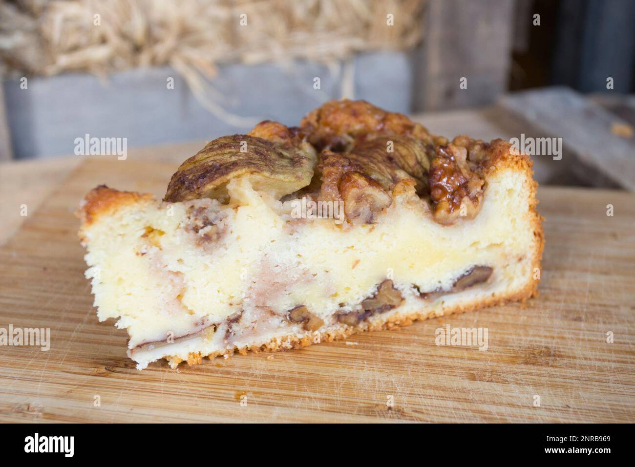 Crostata di pera con caramello e mascarpone Foto Stock