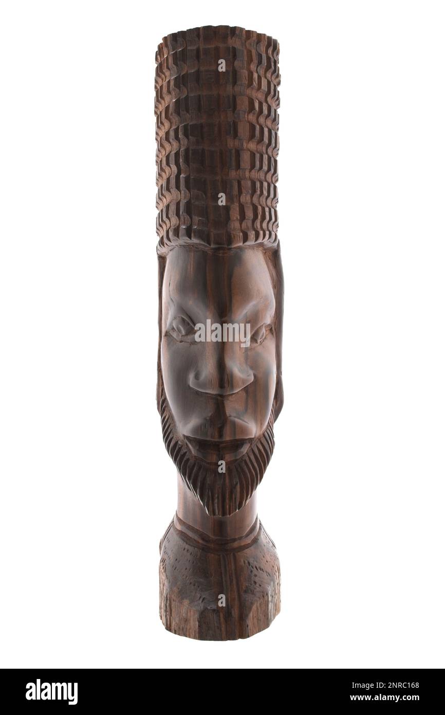 Testa di legno Ghanaian maschio busti su sfondo bianco Foto Stock