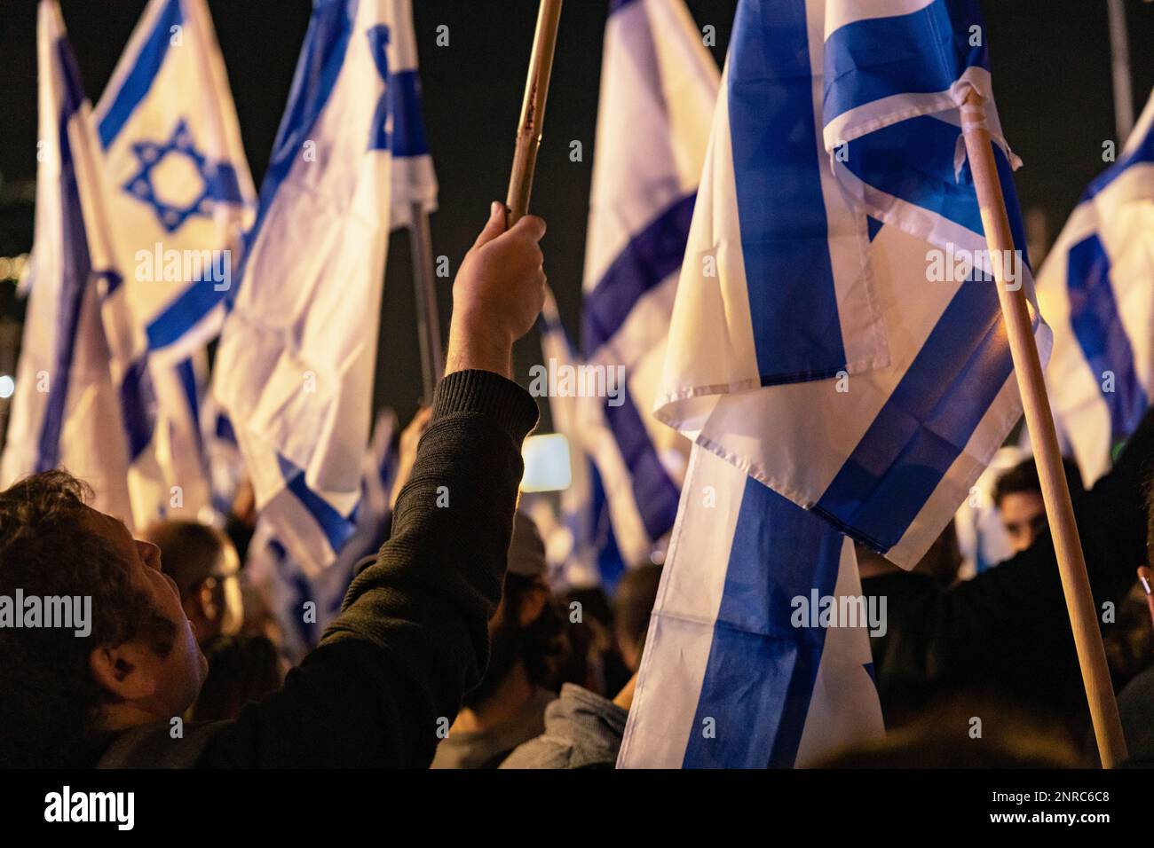 Una manifestazione contro le riforme governative di Netanyahu, febbraio 2023, Tel Aviv, Israele Foto Stock