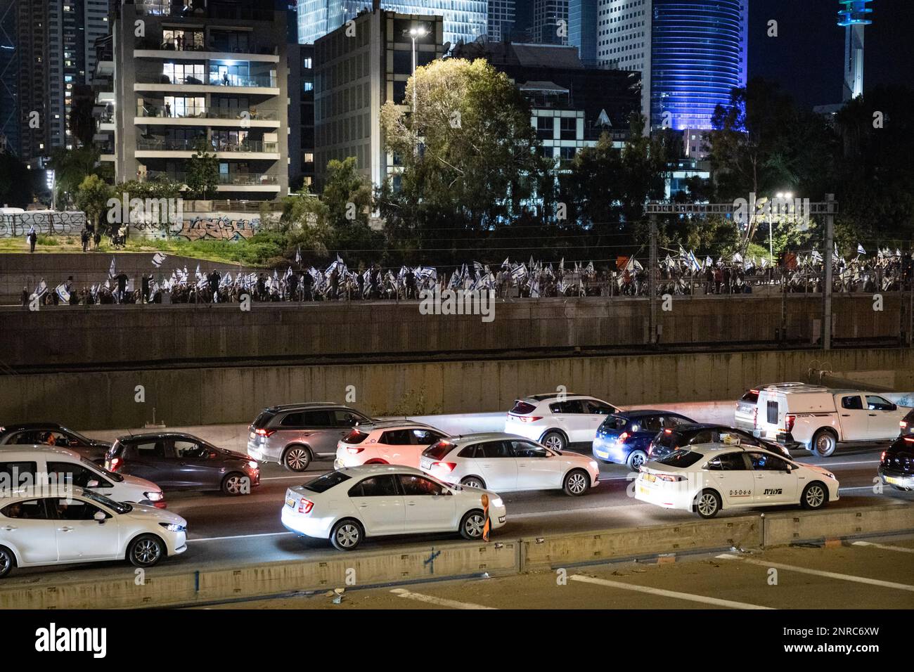 Una manifestazione contro le riforme governative di Netanyahu, febbraio 2023, Tel Aviv, Israele Foto Stock