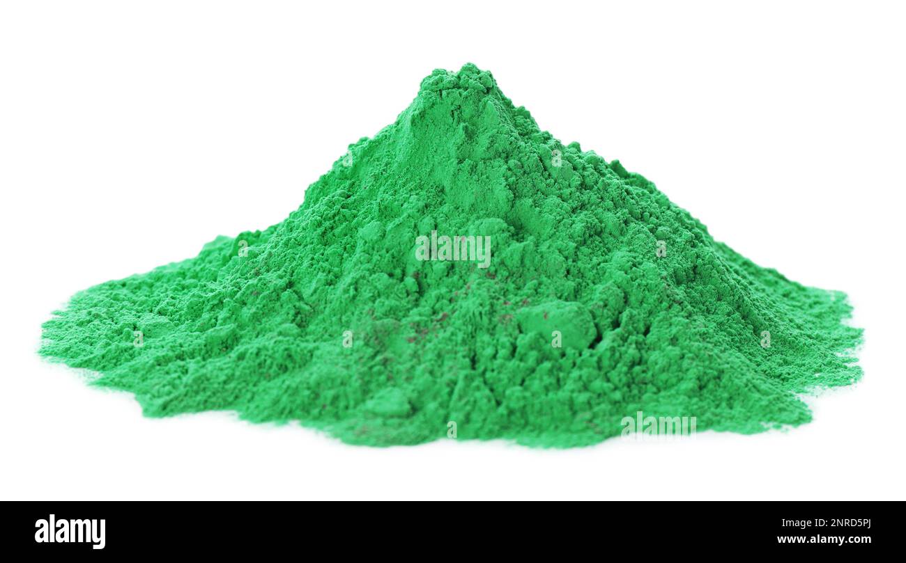 Colorante in polvere verde su sfondo bianco. Festa di Holi Foto Stock