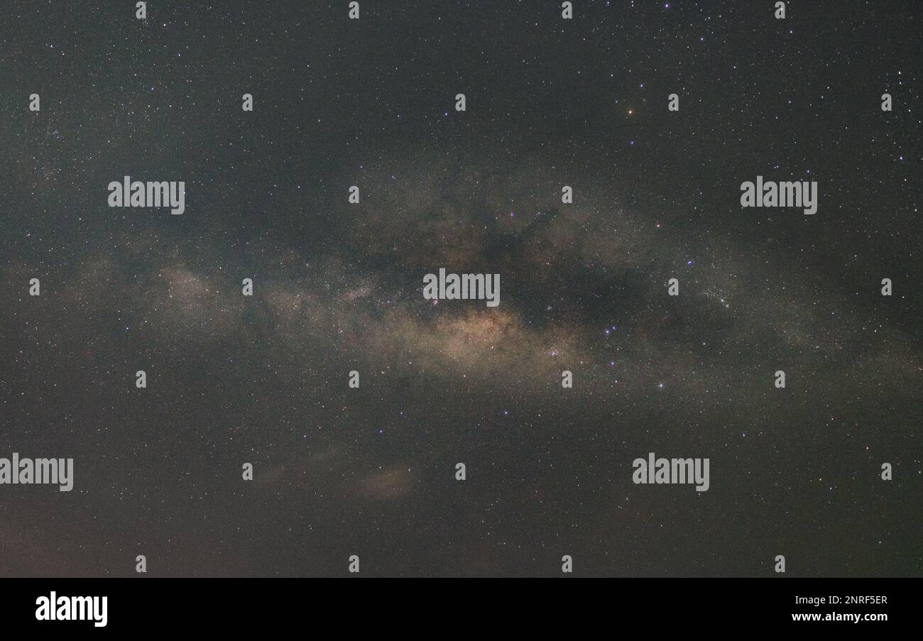 La Via Lattea e stelle sullo sfondo del cielo notturno Foto Stock