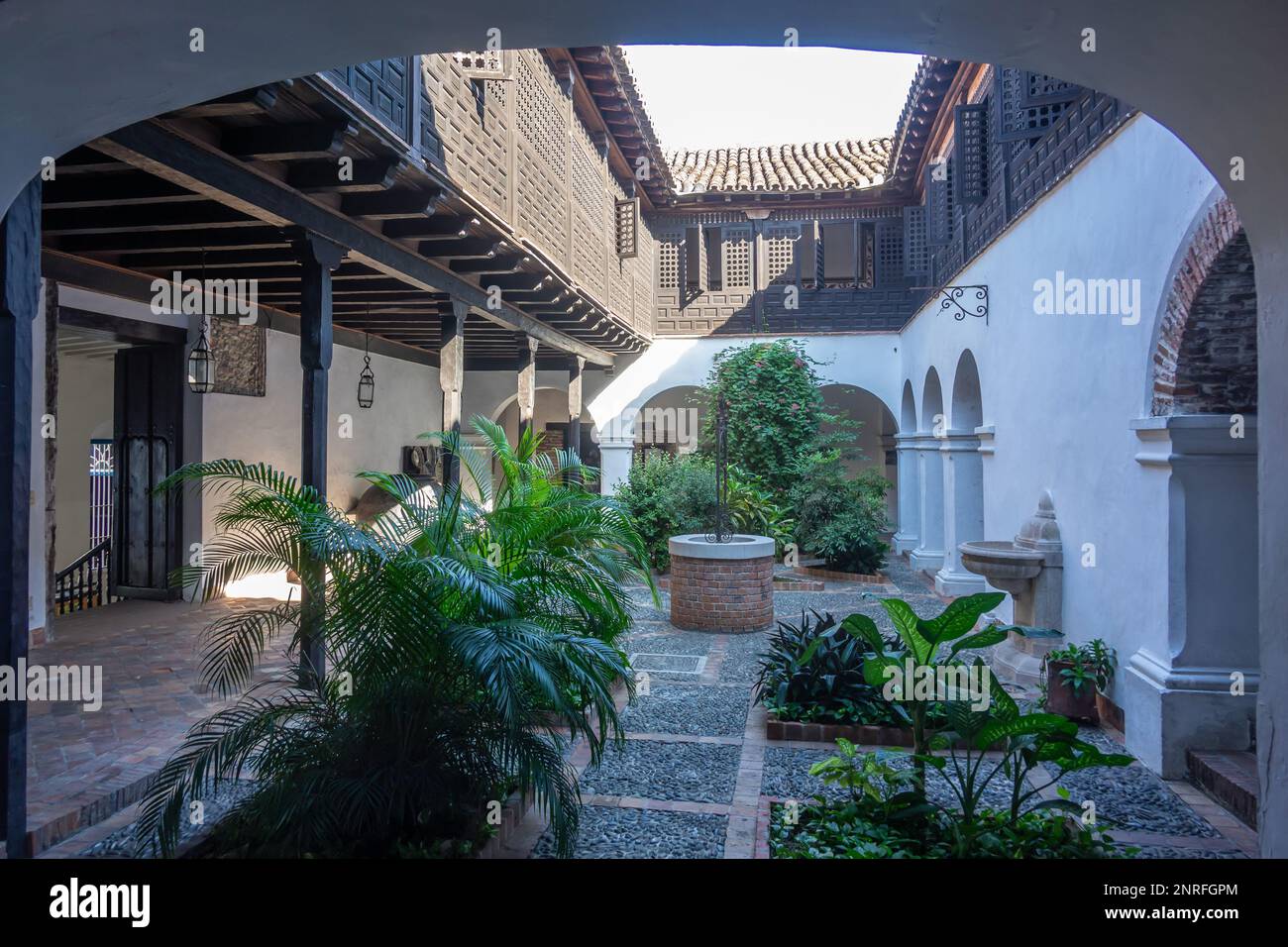 Caraibi, Cuba, Santiago, Parque Cespedes, Diego Velazquez casa, interno, cortile Foto Stock