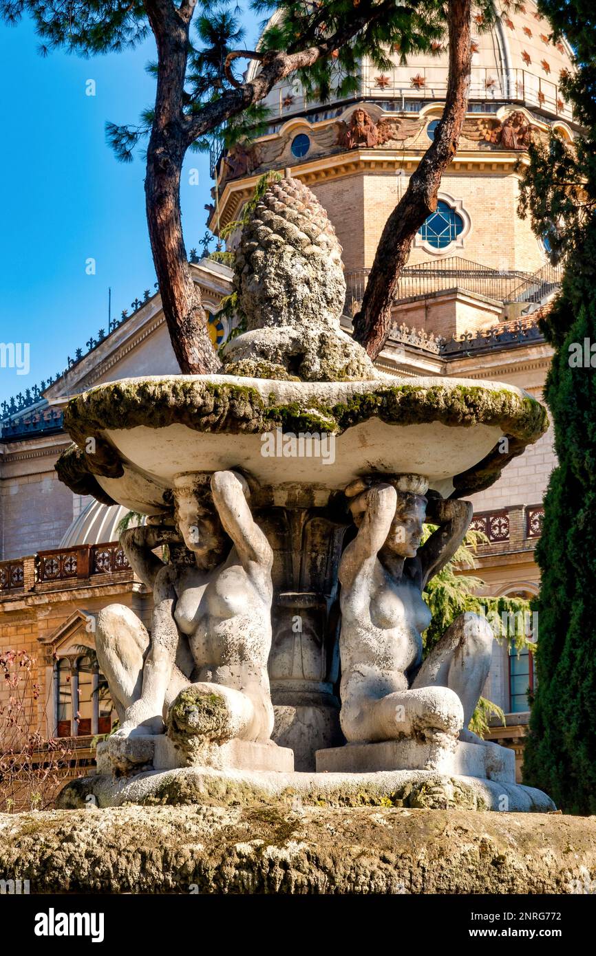 Fontana dei Cariatidi in Piazza dei Quiriti, Roma, Italia Foto Stock