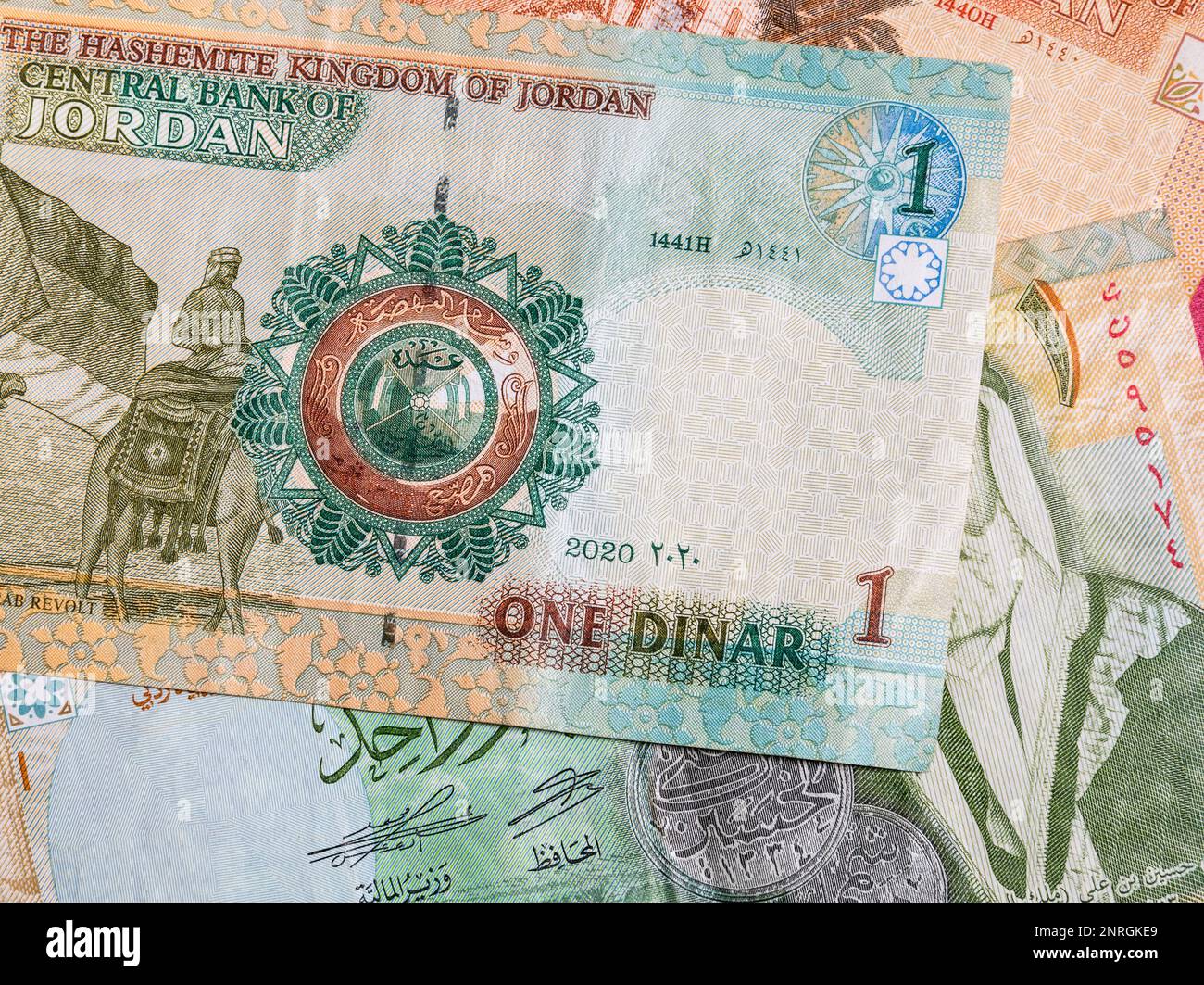 Immagine macro con una banconota dinaria giordana. JOD è la valuta ufficiale del Regno hashemita di Giordania Foto Stock