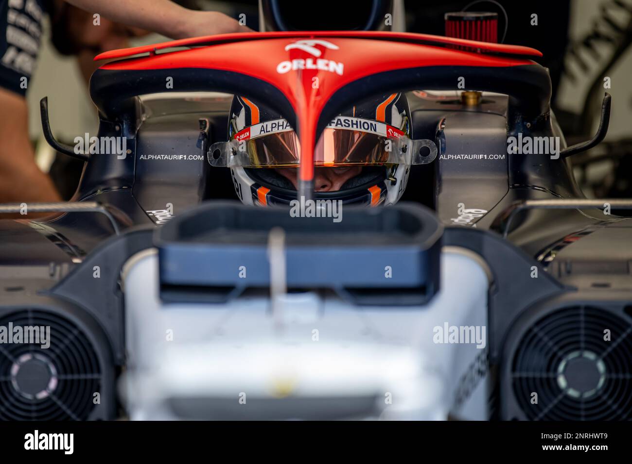 CIRCUITO INTERNAZIONALE BAHRAIN, BAHRAIN - 25 FEBBRAIO: Nyck de Vries, Scuderia AlphaTauri AT04 durante i test Bahrain al Bahrain International Circuit il 25 febbraio 2023 a Sakhir, Bahrain. (Foto di Michael Potts/BSR Agency) Foto Stock