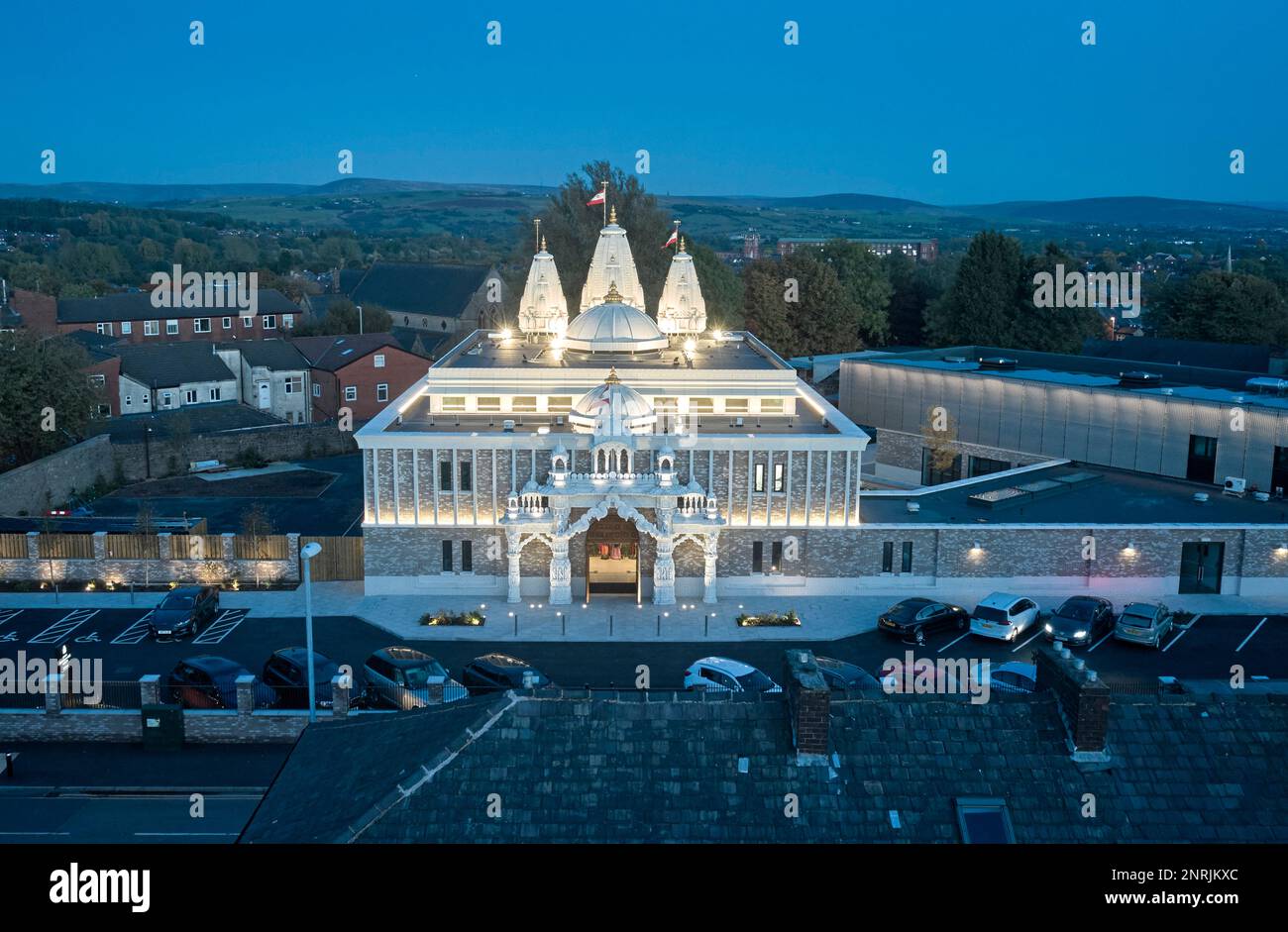 Vista generale dall'alto. Shree Swaminarayan Mandir, Oldham, Regno Unito. Architetto: LTS Architects , 2022. Foto Stock