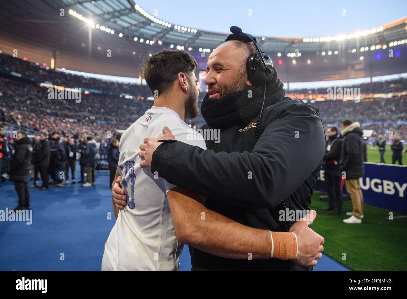 Julien Mattia / le Pictorium - Torneo delle 6 Nazioni 2023, la nazionale francese affronterà la Scozia allo Stade de France il 26 febbraio 2023. - 27/2/2023 - Francia / Seine-Saint-Denis / Saint-Denis - Romain Ntamack e Mokhtar (TPMP) durante il torneo delle 2023 6 Nazioni tra la nazionale francese e la Scozia allo Stade de France il 26 febbraio 2023 Foto Stock