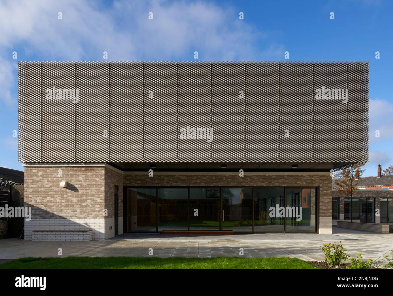 Sala sportiva. Shree Swaminarayan Mandir, Oldham, Regno Unito. Architetto: LTS Architects , 2022. Foto Stock