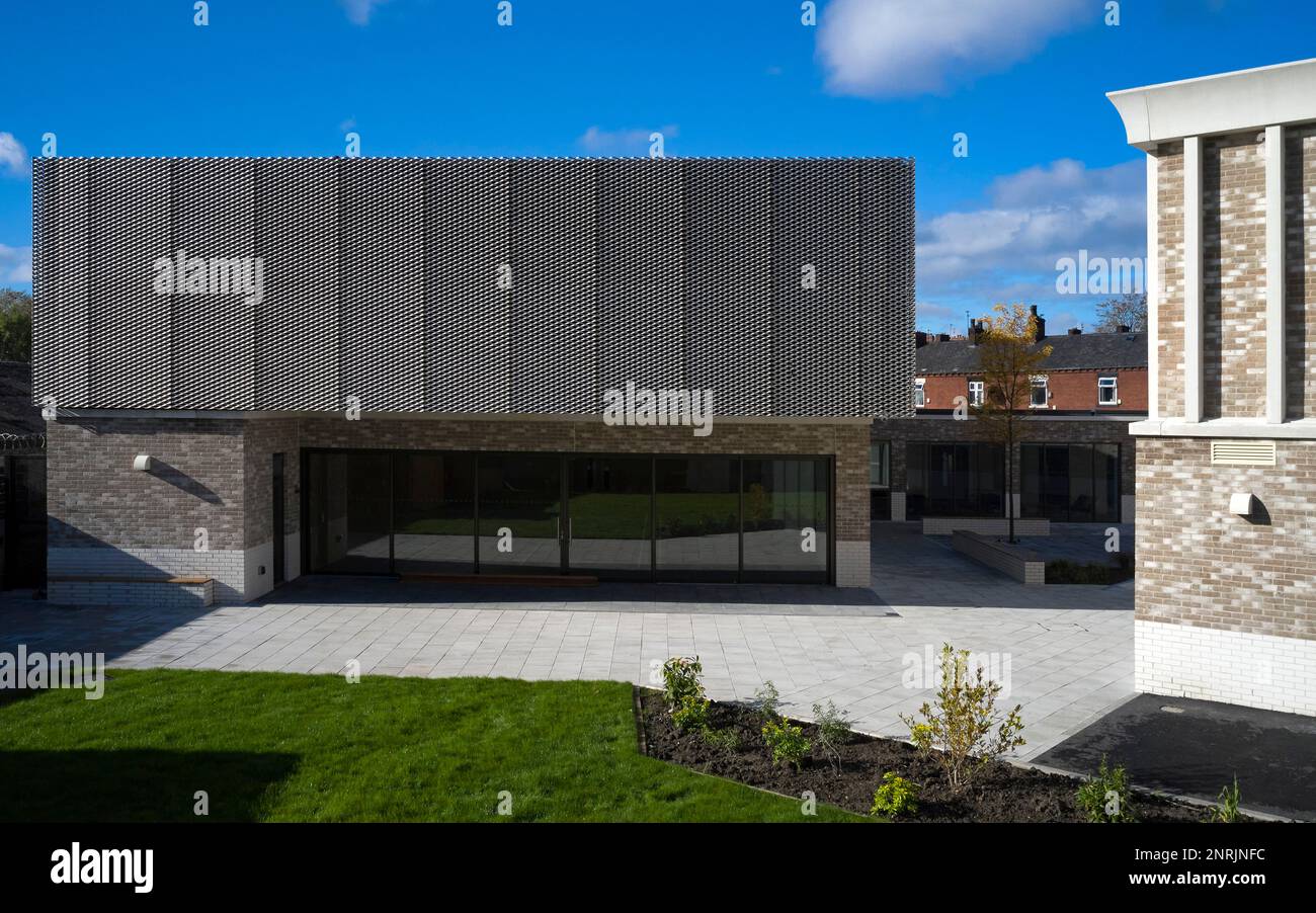 Sala sportiva. Shree Swaminarayan Mandir, Oldham, Regno Unito. Architetto: LTS Architects , 2022. Foto Stock