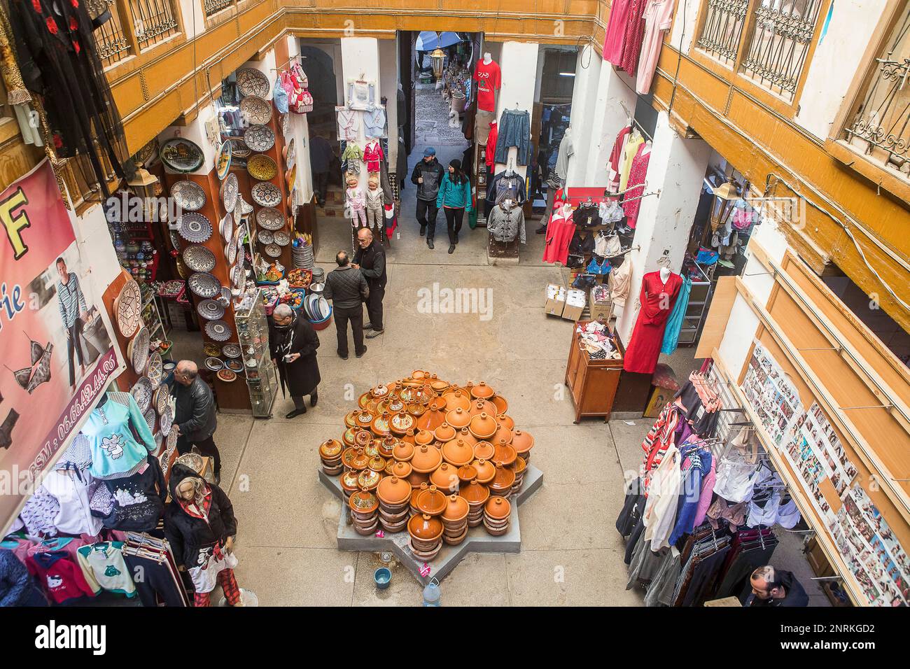 Negozi, in Maristane Sidi Frej, la medina di Fez. Il Marocco Foto Stock