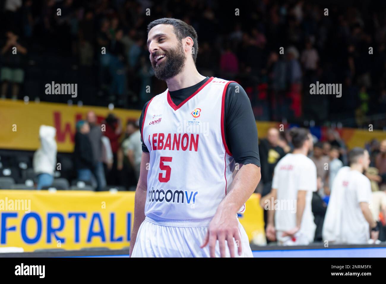 Wellington, Nuova Zelanda. 27th Feb, 2023. Il capitano libanese Amir Saoud (5 Libano) saluta la folla alla conclusione del gioco. New Zealand Tall Blacks vs Libano alla TSB Arena di Wellington, Nuova Zelanda. Coppa del mondo di pallacanestro FIBA 2023. La Nuova Zelanda vince 106-91. (Joe Serci - SPP) Credit: SPP Sport Press Photo. /Alamy Live News Foto Stock