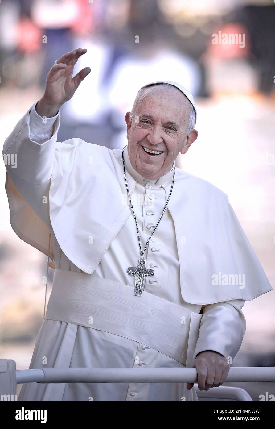 Il 13 marzo 2023 segna 10 anni di Pontificato per Papa Francesco. Nella foto : Papa Francesco durante un'udienza generale settimanale in Piazza San Pietro in Vaticano. Il 28 settembre 2016. Foto Stock