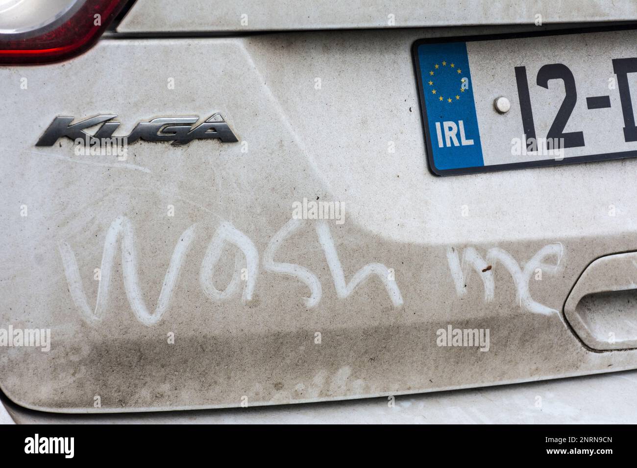 Lavatemi! Graffiti auto sporchi. Foto Stock