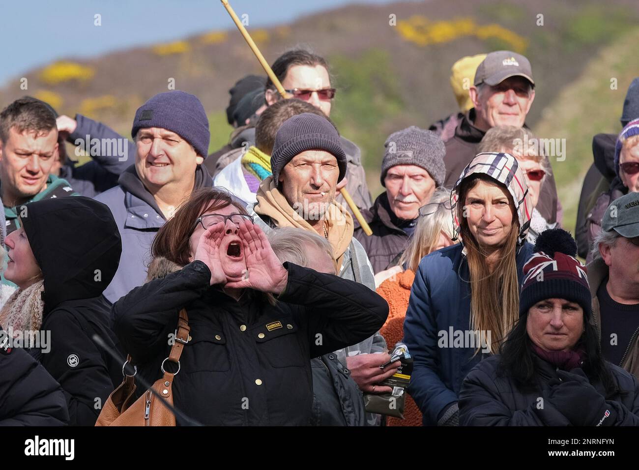 Una manifestazione organizzata dal gruppo di destra Reform UK contro i richiedenti asilo che si trovano al Beresford Hotel di Newquay in Cornovaglia, Regno Unito. Foto Stock