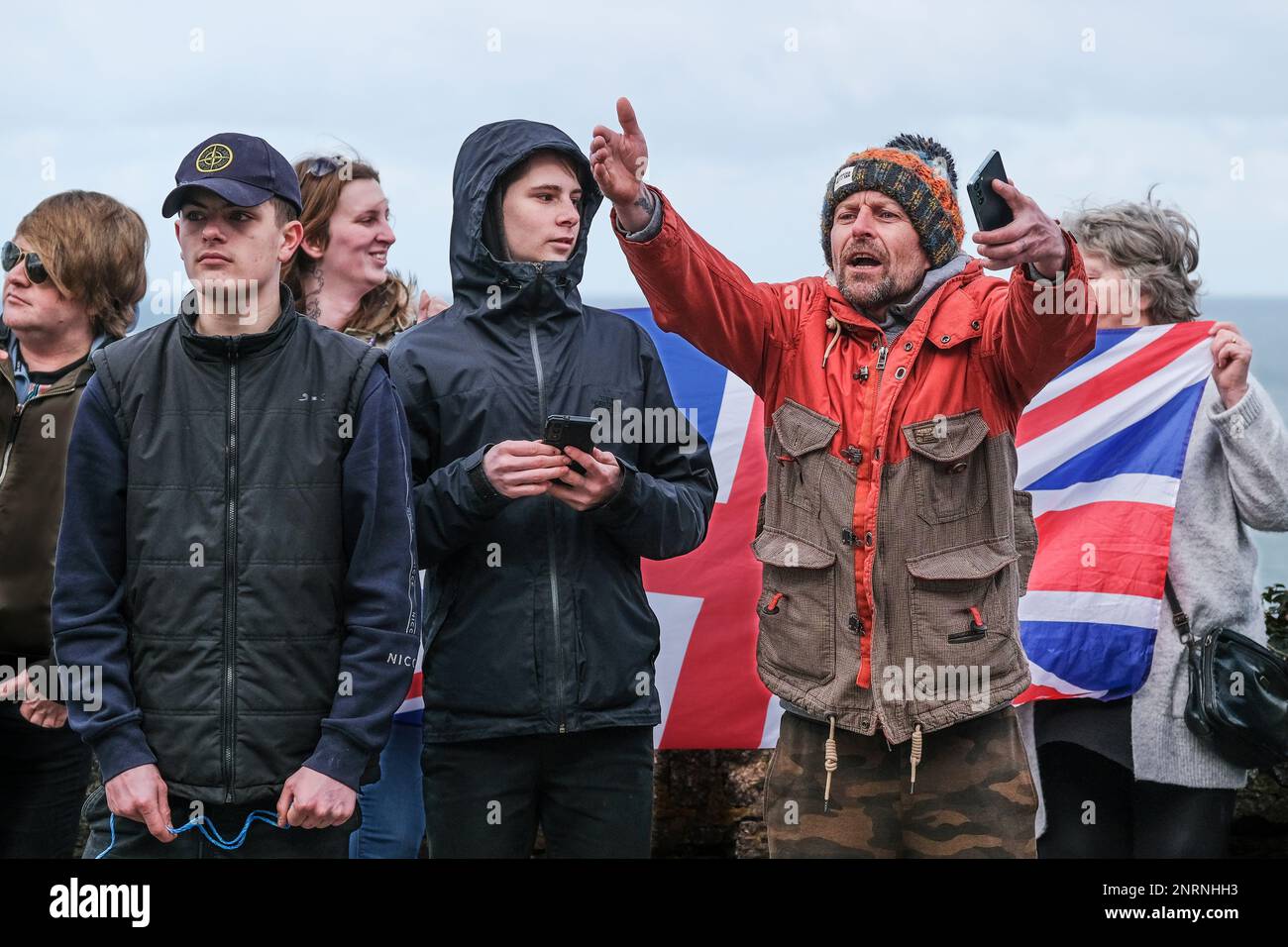 Un protestante arrabbiato urla durante una manifestazione organizzata dal gruppo di destra Reform UK contro i richiedenti asilo collocati al Beresford Hotel in Foto Stock