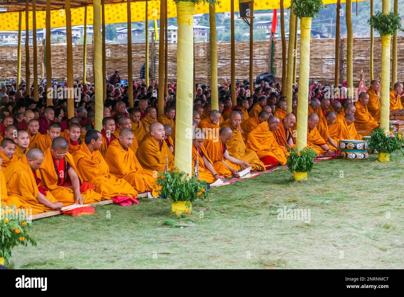 Monaci buddisti alla cerimonia religiosa di Paro. Bhutan. Foto Stock