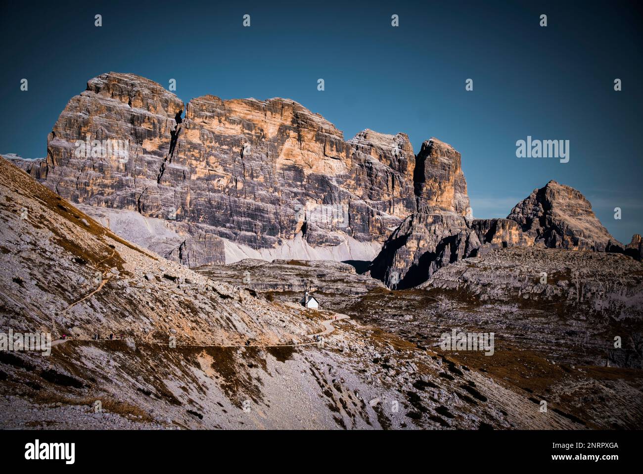 Le tre Cime di Lavaredo sono il gruppo montuoso più insolito e quindi più famoso e riconoscibile delle Dolomiti. È anche il s Foto Stock