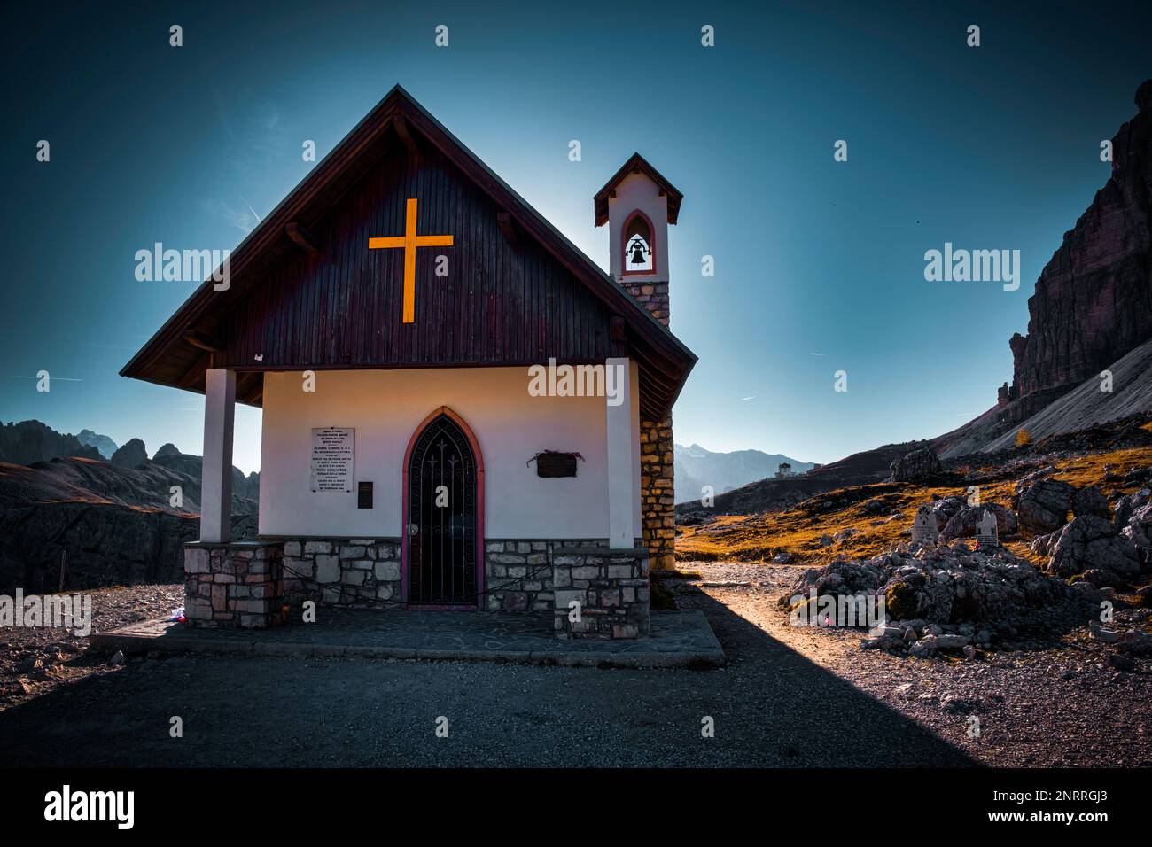 Le tre Cime di Lavaredo sono il gruppo montuoso più insolito e quindi più famoso e riconoscibile delle Dolomiti. È anche il s Foto Stock