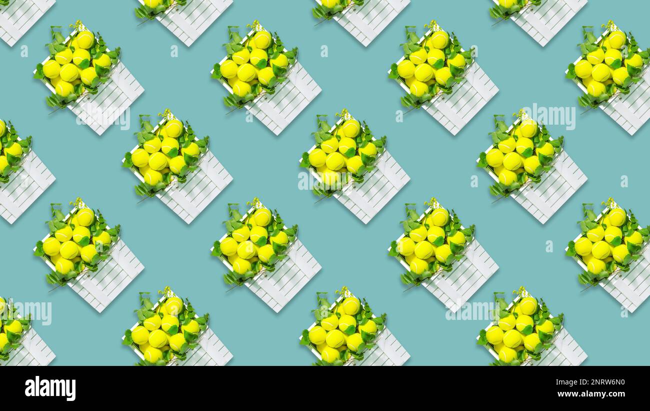 Tennis sfondo. Motivo senza cuciture con palle da tennis di colore giallo ripetitivo in scatole di legno bianche con rami verdi su sfondo blu. Estate, tenni Foto Stock