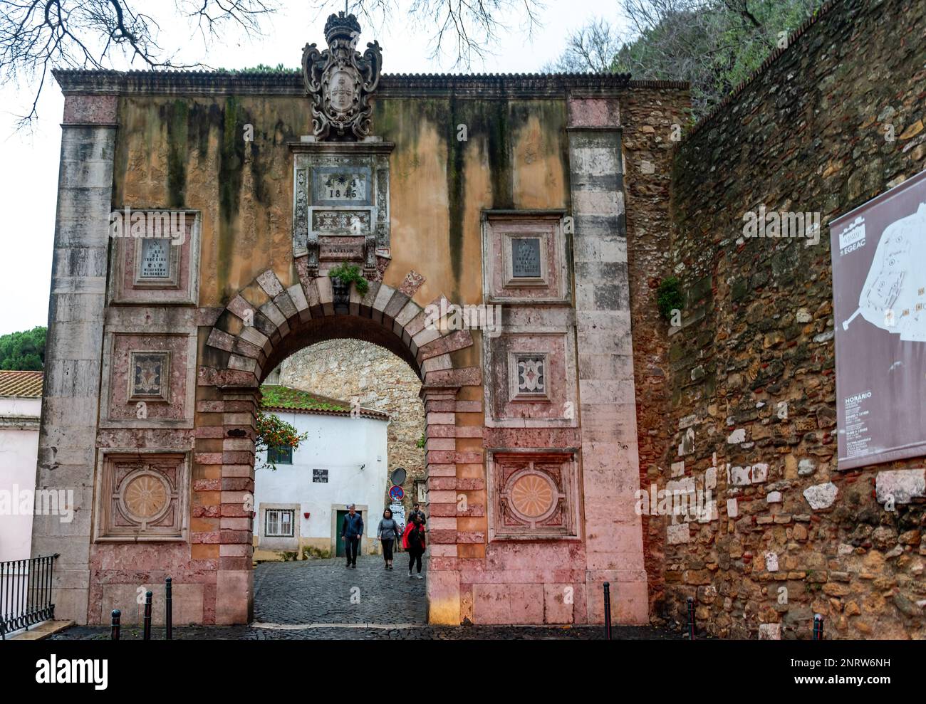 Particolare del Castello di San Giorgio a Lisbona, Portogallo, 2023 Foto Stock