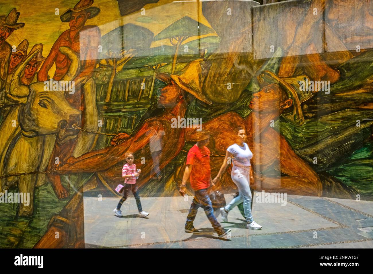 La sezione di "Storia di sviluppo economico ed industriale del dipartimento di Antioquia', murale, alfresco, da Pedro Nel Gómez, in Carrera 51, Me Foto Stock