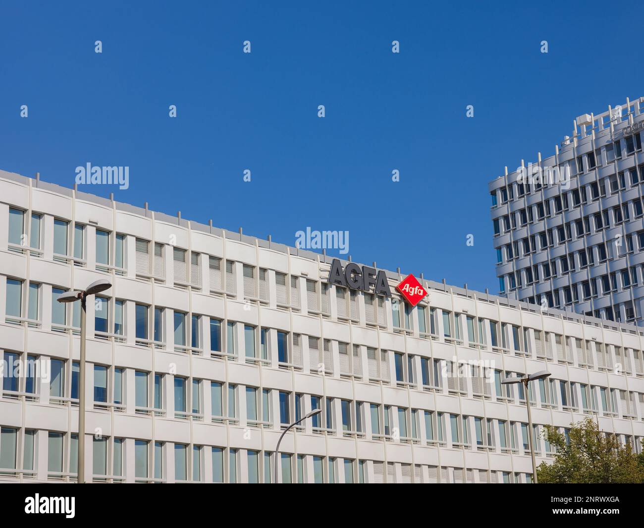 Monaco di Baviera, Germania - 4 agosto 2022: Logo Agfa in costruzione. Agfa-Gevaert è una multinazionale belga che sviluppa prodotti e sistemi di imaging analogico e digitale Foto Stock