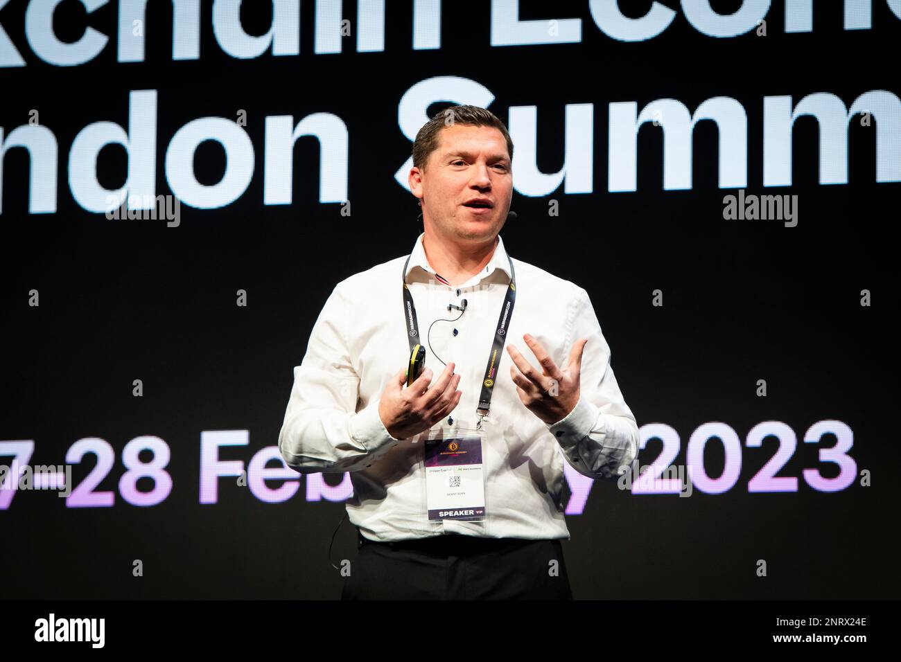 Londra, Regno Unito, lunedì 27th febbraio 2023 Danny Winn sul palco al Blockchain Economy London, alla rivista, Greenwich. Credit: DavidJensen / Empics Entertainment / Alamy Live News Foto Stock