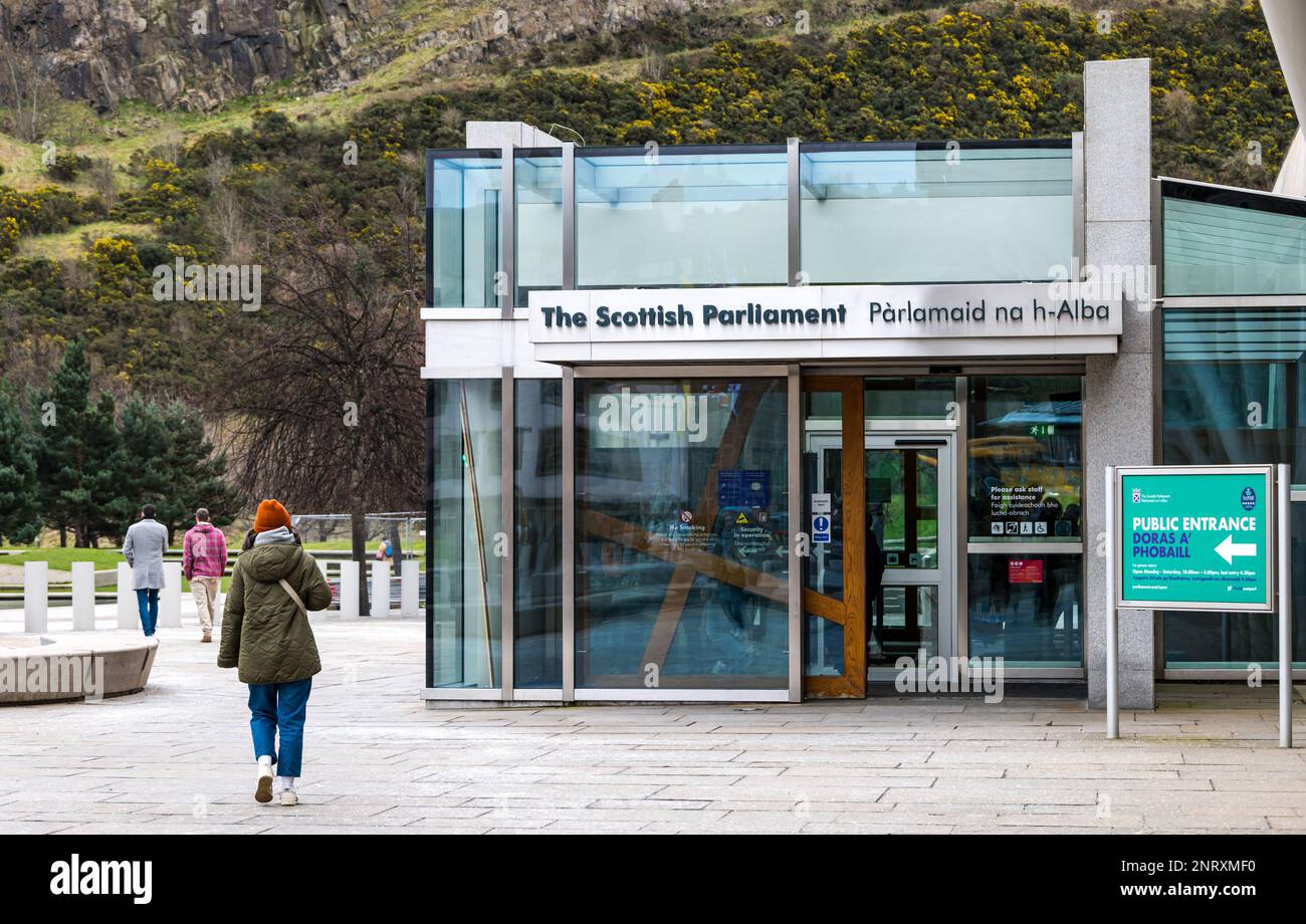 Ingresso pubblico all'edificio del Parlamento scozzese a Holyrood, Edimburgo, Scozia, Regno Unito Foto Stock