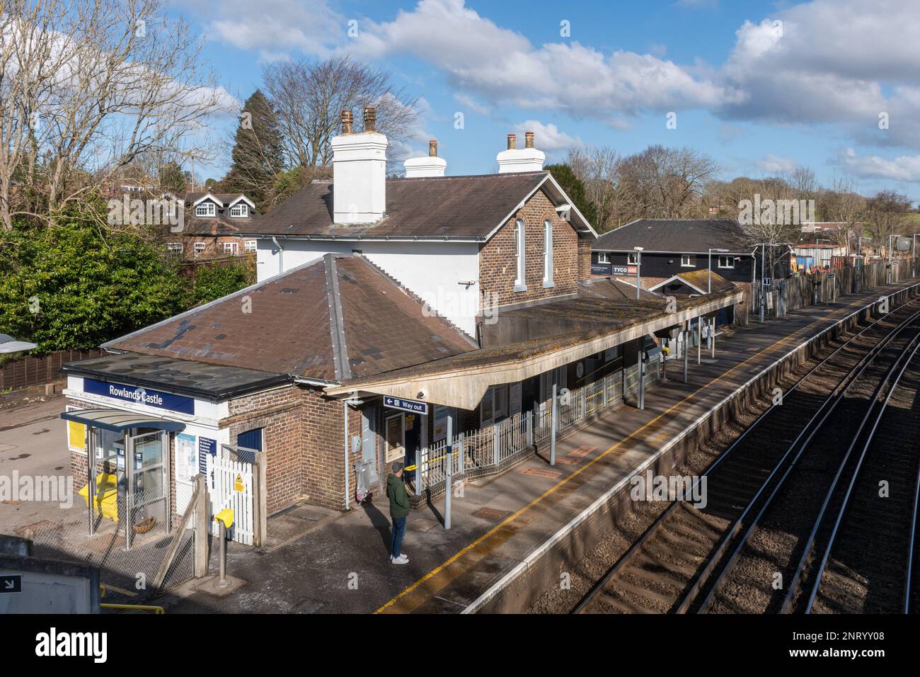 Stazione ferroviaria di Rowlands Castle nel villaggio di Hampshire, Inghilterra, Regno Unito Foto Stock