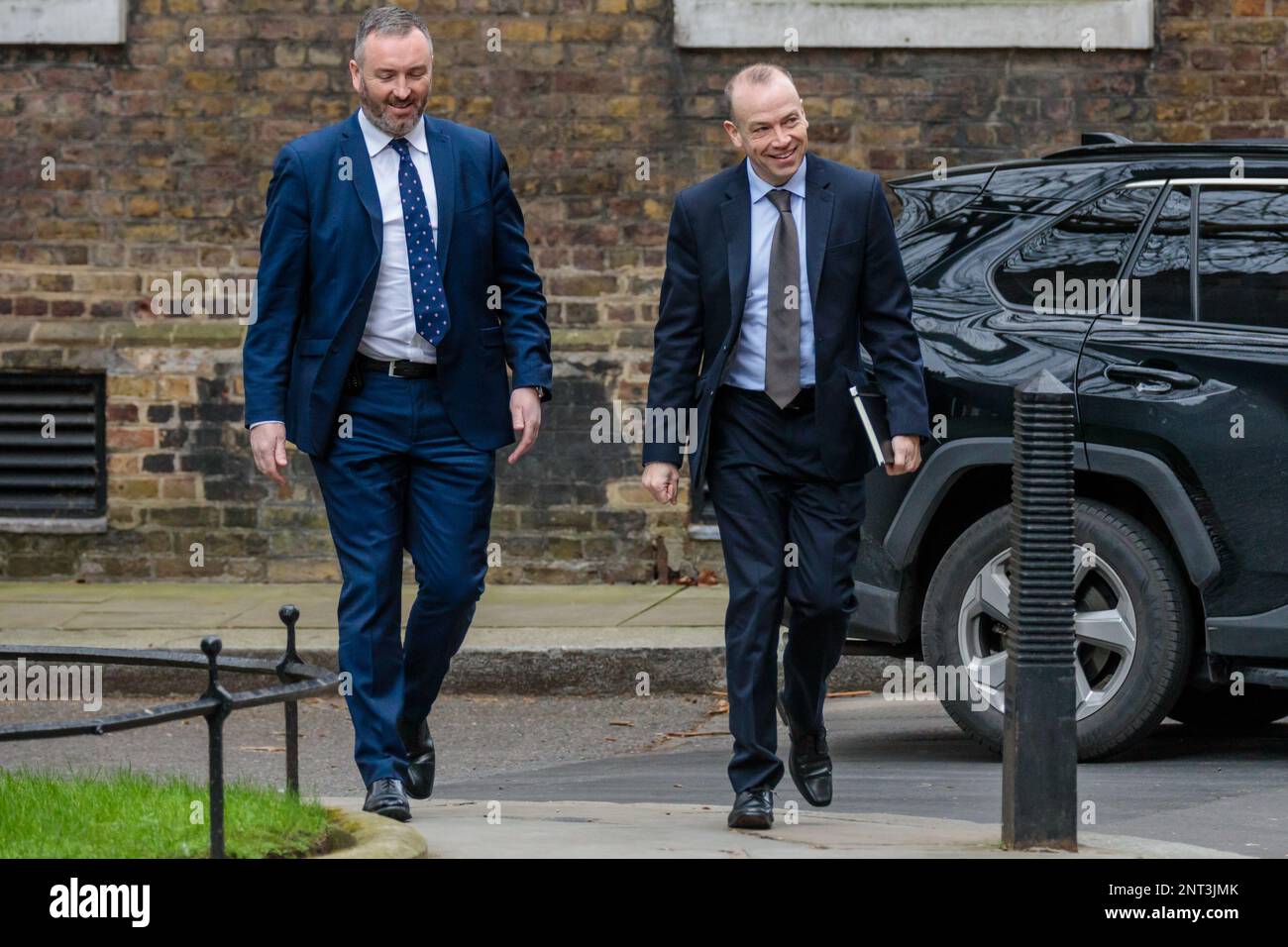 Downing Street, Londra, Regno Unito. 27th febbraio 2023. Chris Heaton-Harris MP, Segretario di Stato per l'Irlanda del Nord, partecipa alla riunione del Gabinetto di emergenza al 10 di Downing Street il giorno in cui il primo Ministro Rishi Sunak e il presidente dell'Unione europea Ursula von der Leyen finalizzano il protocollo per l'Irlanda del Nord a Windsor. Foto di Amanda Rose/Alamy Live News Foto Stock