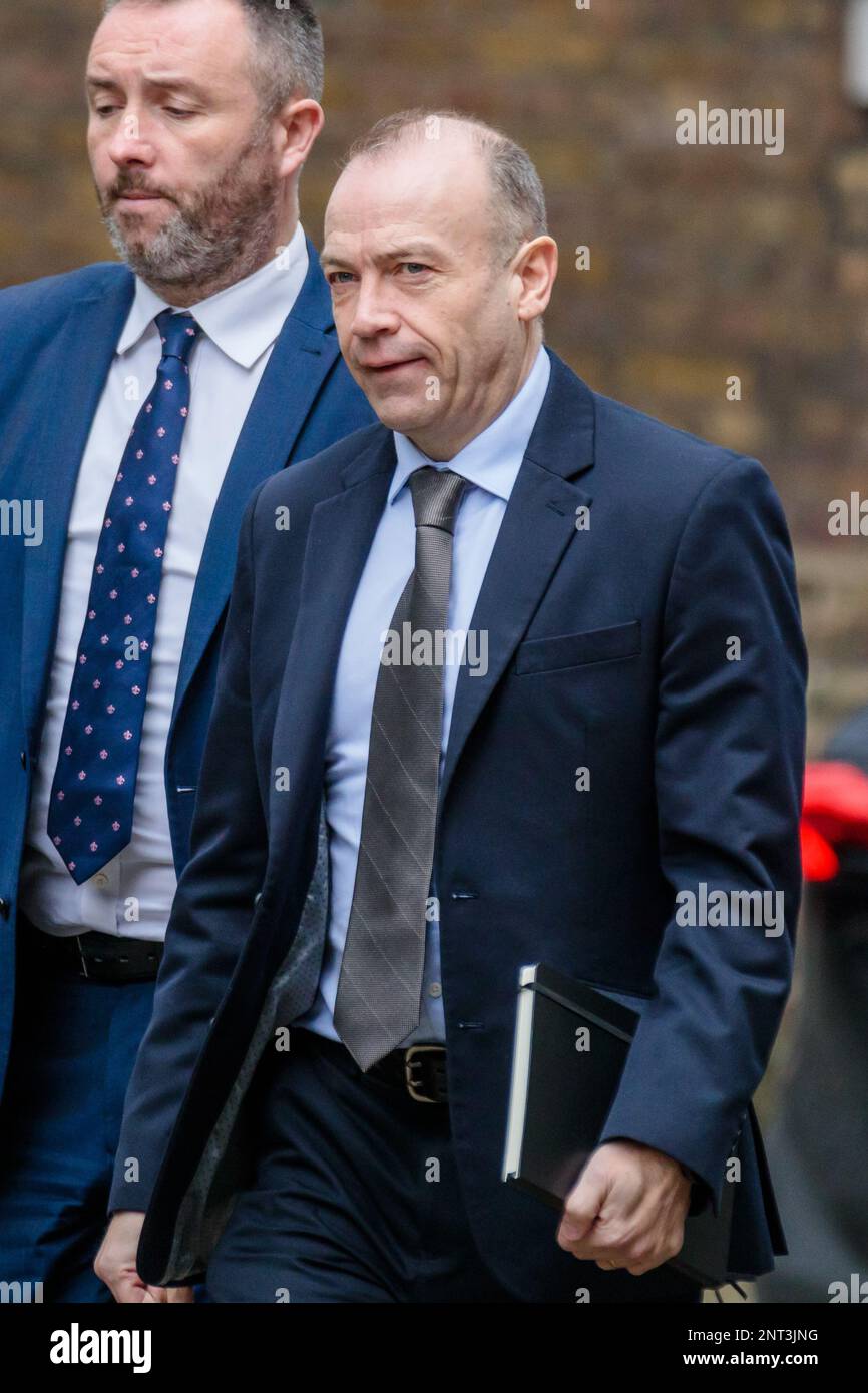 Downing Street, Londra, Regno Unito. 27th febbraio 2023. Chris Heaton-Harris MP, Segretario di Stato per l'Irlanda del Nord, partecipa alla riunione del Gabinetto di emergenza al 10 di Downing Street il giorno in cui il primo Ministro Rishi Sunak e il presidente dell'Unione europea Ursula von der Leyen finalizzano il protocollo per l'Irlanda del Nord a Windsor. Foto di Amanda Rose/Alamy Live News Foto Stock