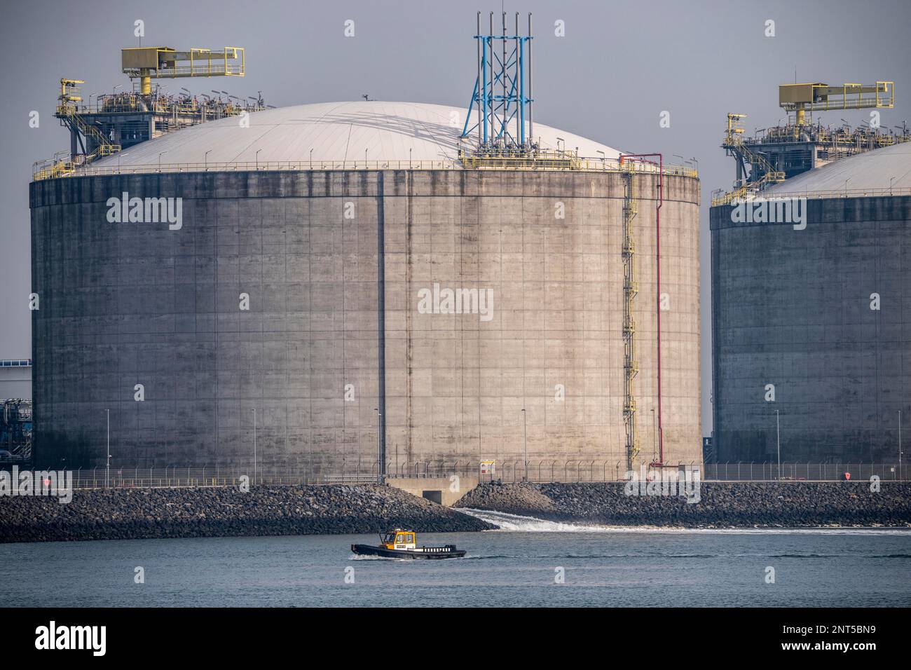 Cisterne terminali di importazione di gas naturale liquido nel porto marittimo di Rotterdam, Maasvlakte, Rotterdam, Paesi Bassi, Foto Stock