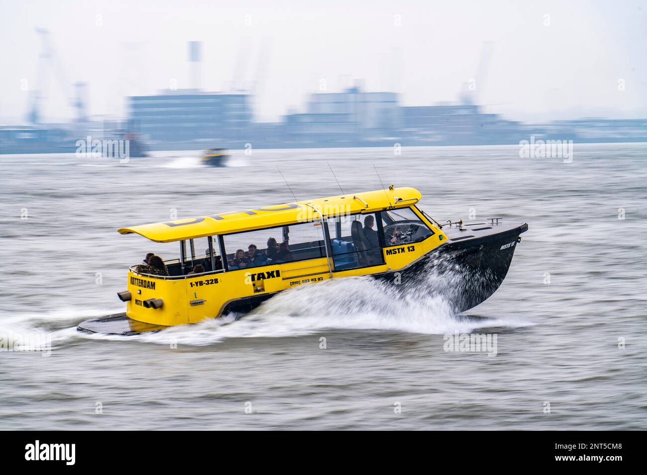 Taxi d'acqua Rotterdam, corse individuali in taxi con motoscafi a Rotterdam, nel porto e sulla Nieuwe Maas, Paesi Bassi Foto Stock