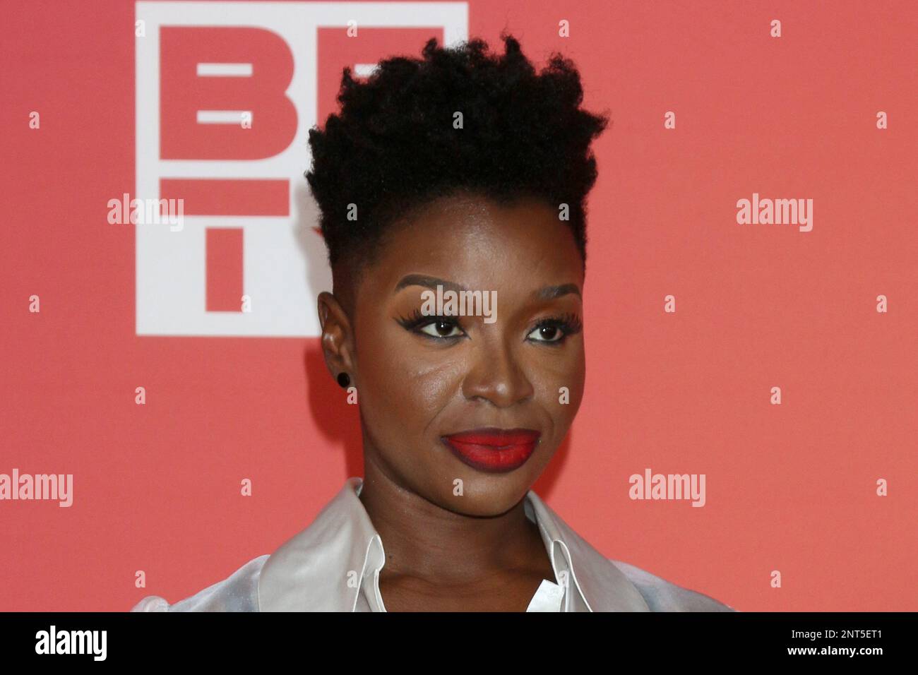 LOS ANGELES - 25 FEBBRAIO: Folake Olowoyeku al NAACP Image Awards Arrivi al Pasadena Civic Auditorium il 25 febbraio 2023 a Pasadena, CA Foto Stock