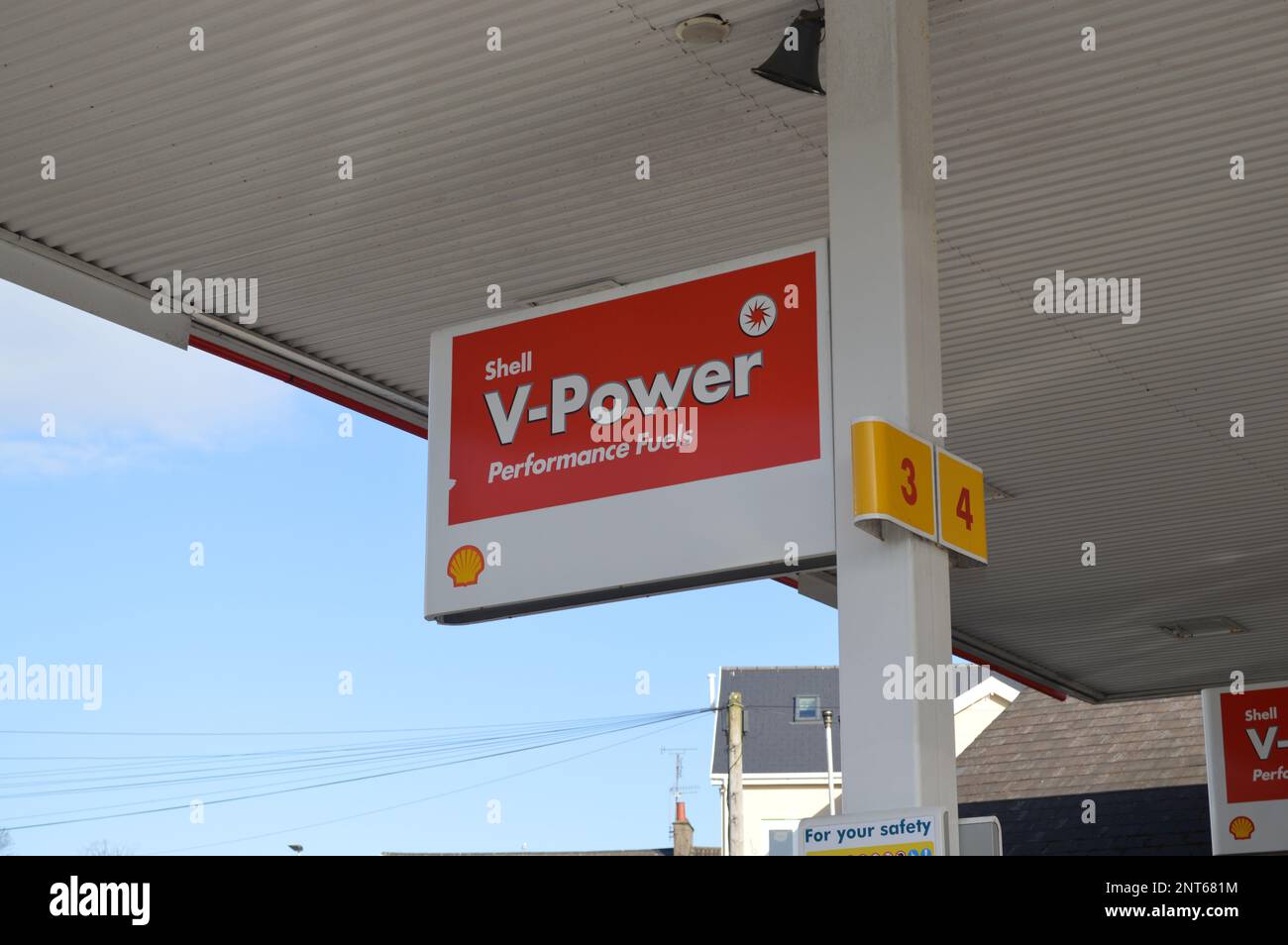25th febbraio 2023, Swansea, Galles, Regno Unito. Distributore di benzina Shell su Gower Road a Sketty. Foto Stock