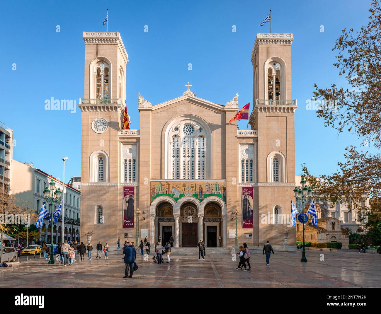 La facciata della Cattedrale Metropolitana dell'Annunciazione in Piazza Mitropoleos, Atene, Grecia. Foto Stock