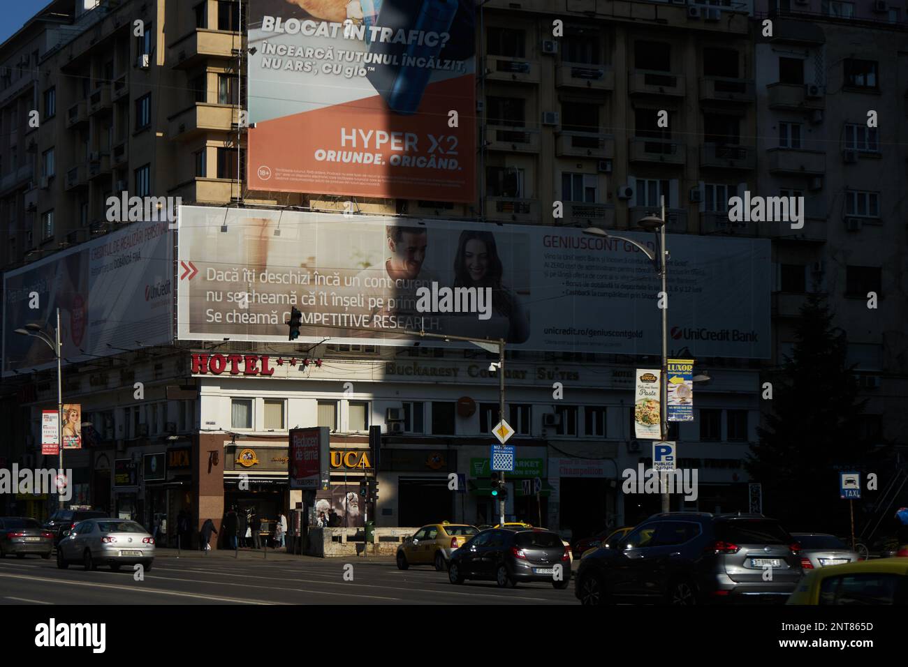 Bucarest, Romania - 13 febbraio 2023: Splendida vista sul centro di Bucarest all'angolo tra Nicolae Balcescu Boulevard e Batistei Street. Foto Stock