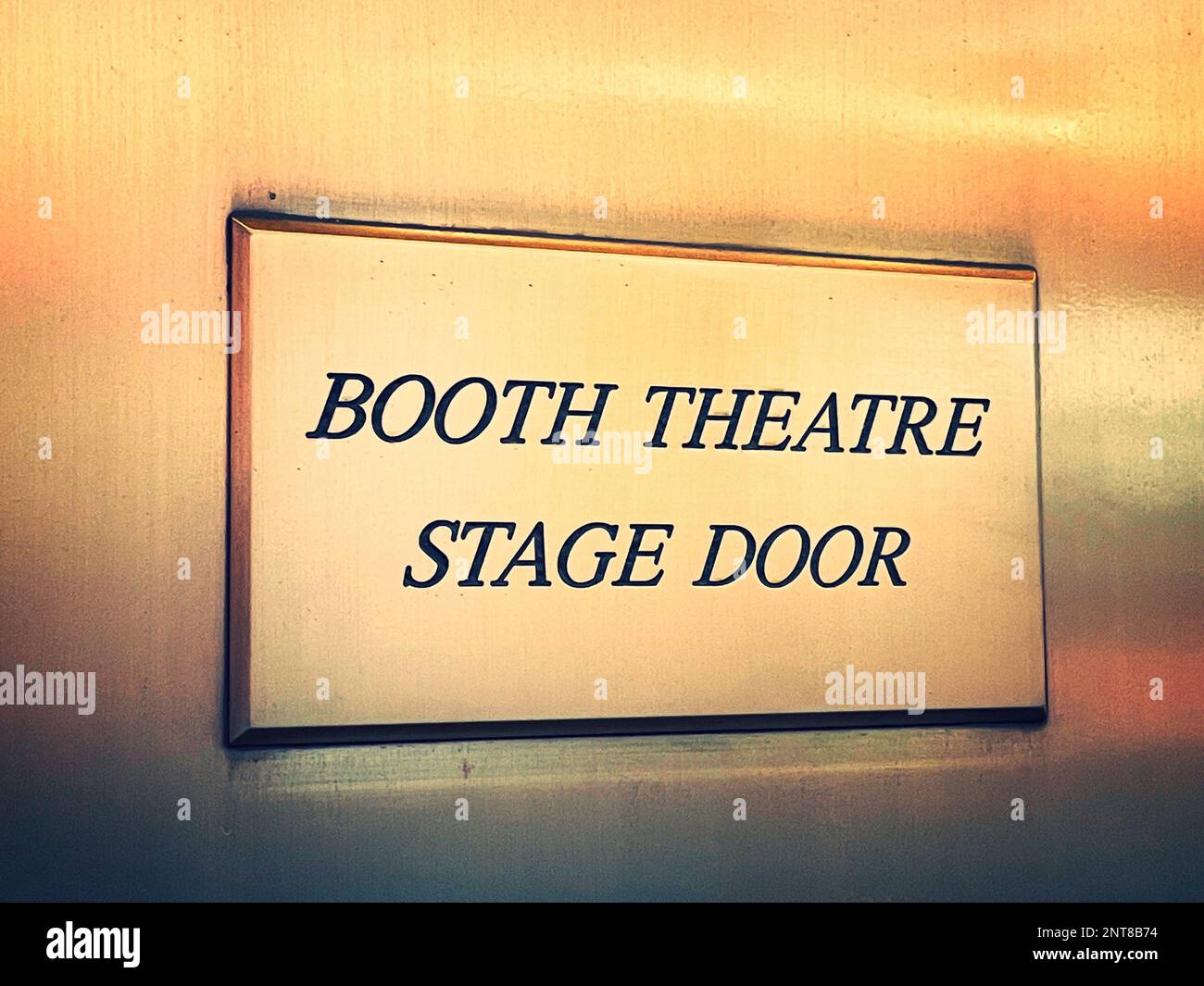 L'insegna di ottone sulla porta del palco del Booth Theatre, Times Square, New York City, 2023, Stati Uniti Foto Stock