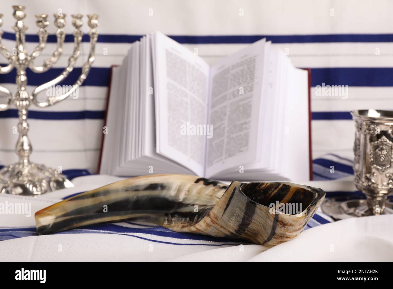 Shofar e altri simboli natalizi di Rosh Hashanah Foto Stock