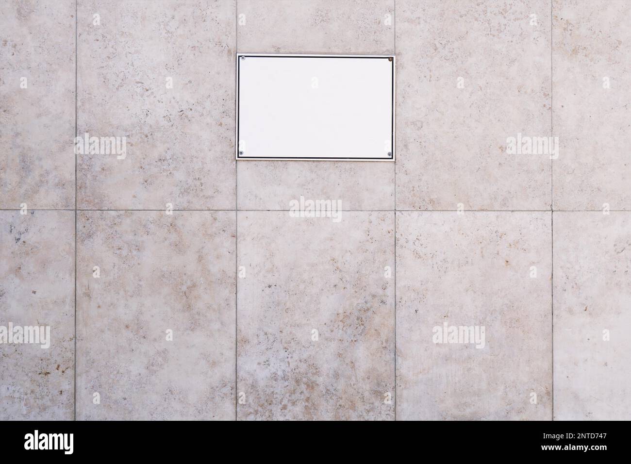 Vuoto vuoto segno sulla pietra di marmo a parete con sfondo spazio copia Foto Stock