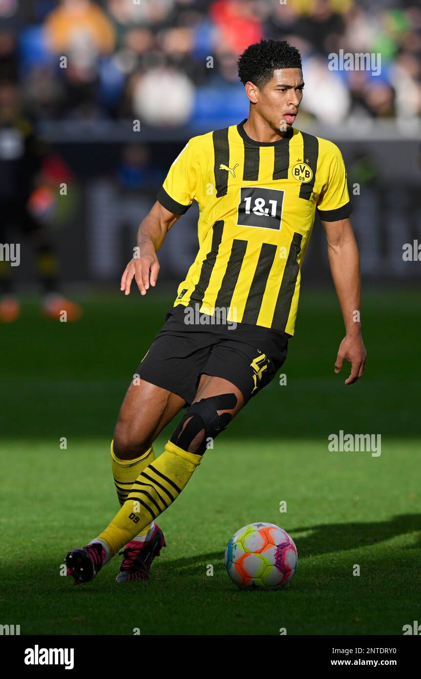 Jude Bellingham Borussia Dortmund BVB (22) on the ball, PreZero Arena, Sinsheim, Baden-Wuerttemberg, Germania Foto Stock