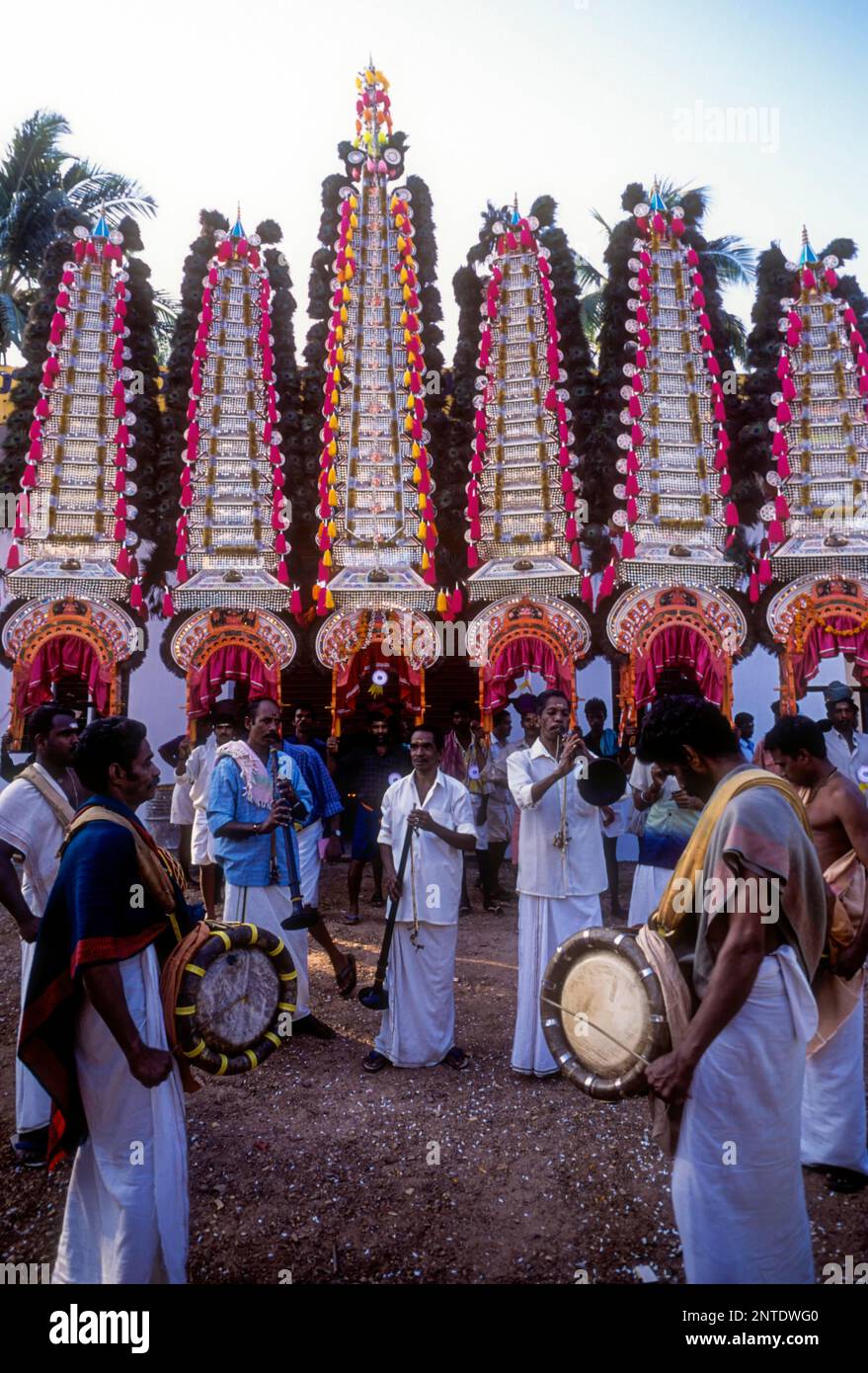 Ambalakavadi, danza popolare del Kerala con musicisti, India, Asia Foto Stock